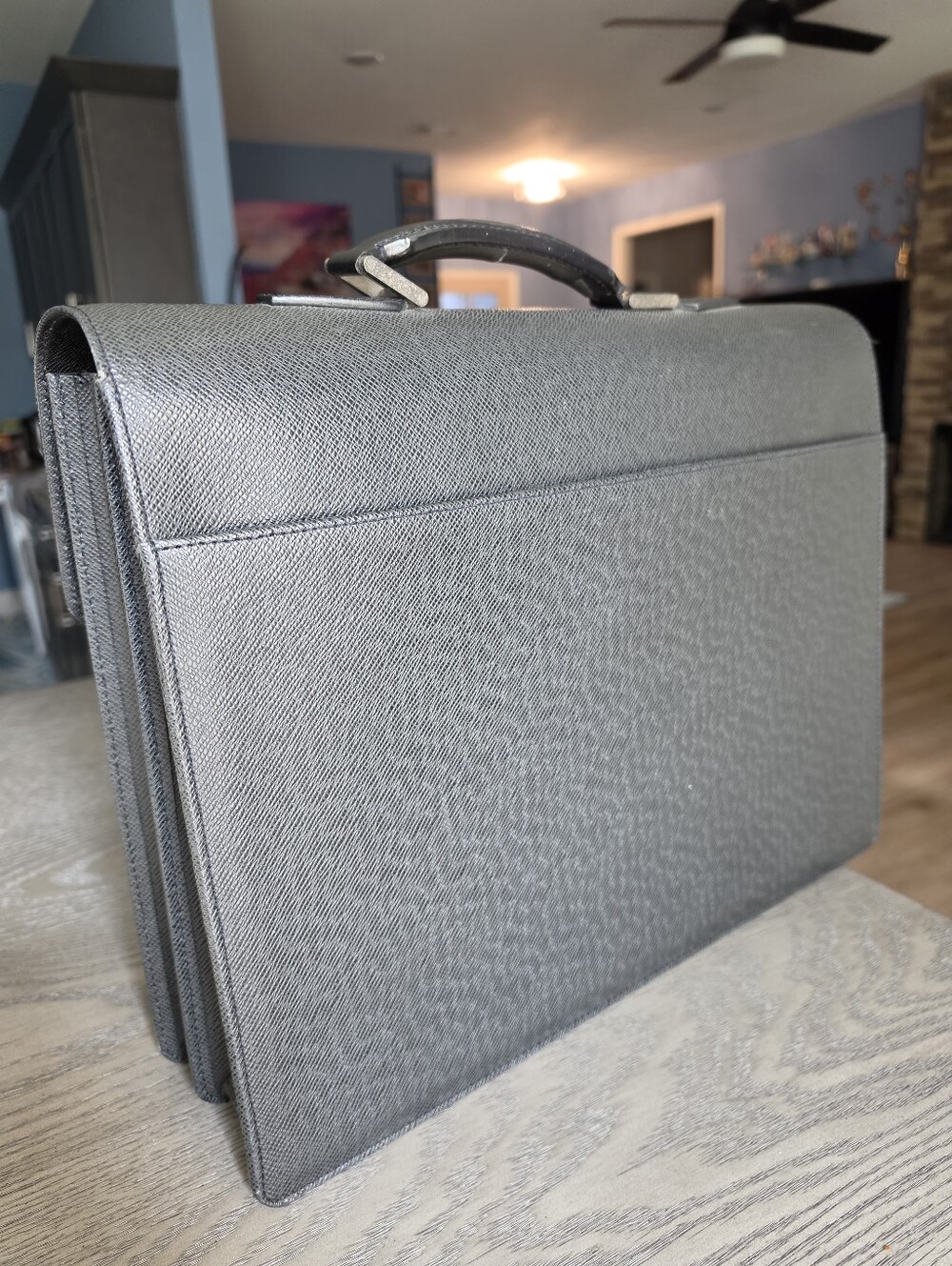 Authentic Louis Vuitton Luxury Men's Briefcase - Black/grey Leather - Picture 5 of 16